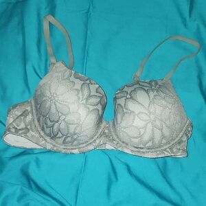 No Boundaries Floral Lace Bra in Gray
